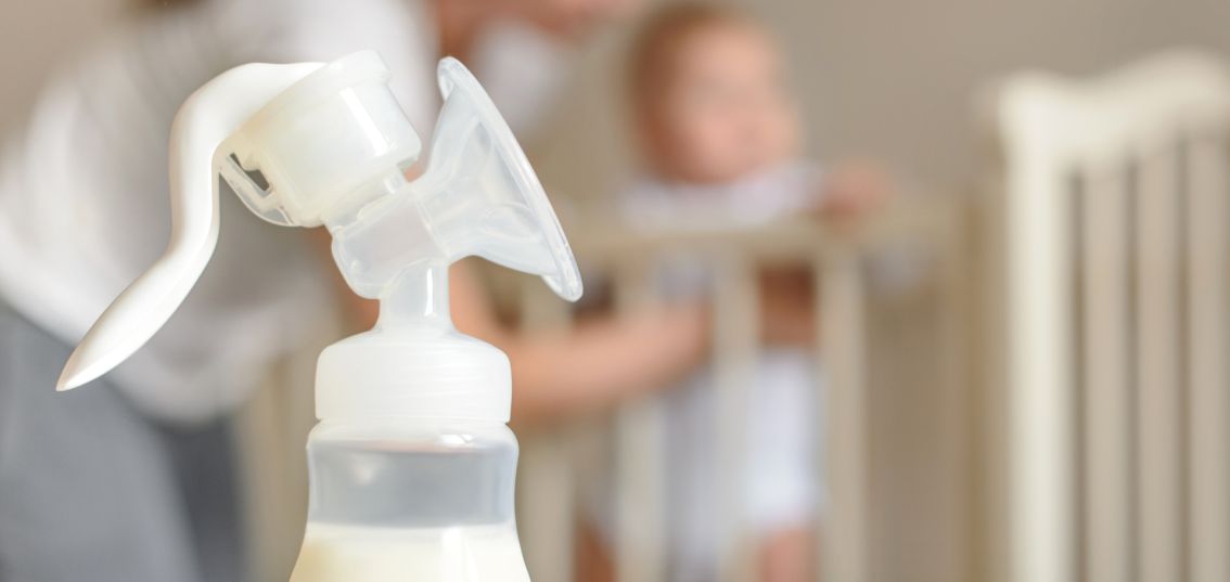 Pourquoi le lait maternel est-il aussi « magique » ?