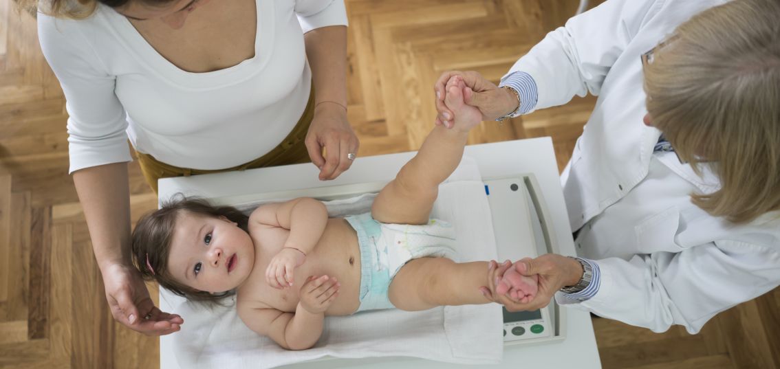J’ai peur que mon bébé ne mange pas à sa faim. Comment savoir ?