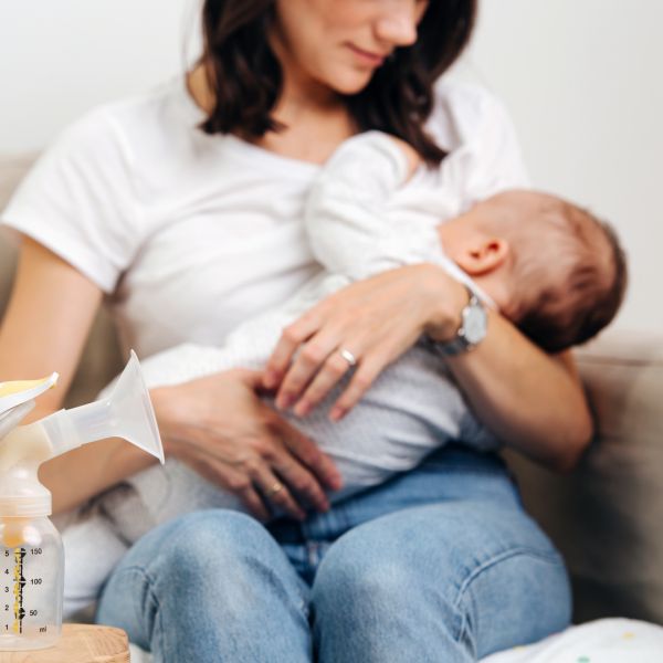 Si je supprime des tétées, j’aurai assez de lait ? Un tire-lait, ça peut m’aider ?