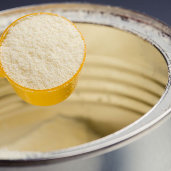 Comment choisir un lait infantile qui répond au mieux aux besoins de mon bébé ?*