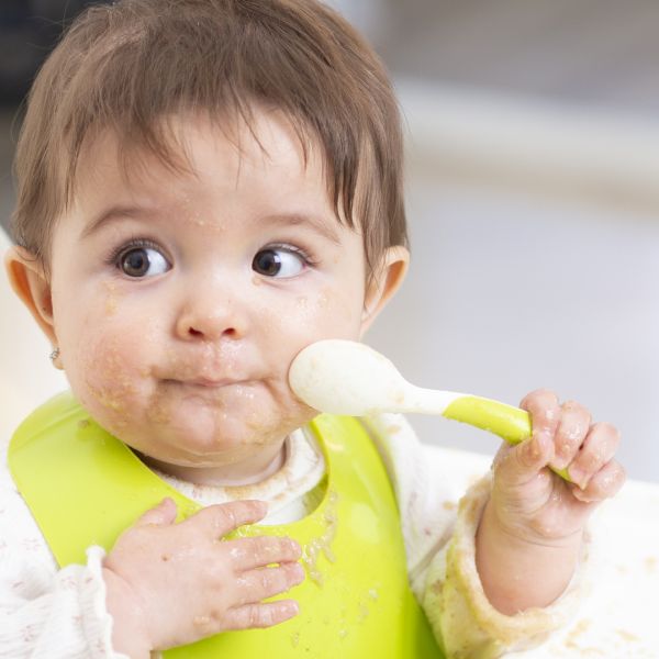 Mon bébé peut-il être allergique à un aliment ? Comment je fais pour diversifier son alimentation sans risque ?